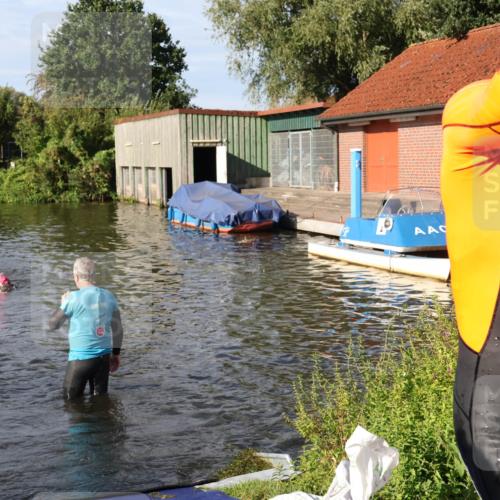 31.08.2025 - Elbe Triathlon Hamburg Luisa Fischer http://msf.ph/oto/8680821 31.08.2025 09:25:40 Schwimmen 747, 778 meine-sportfotos.de