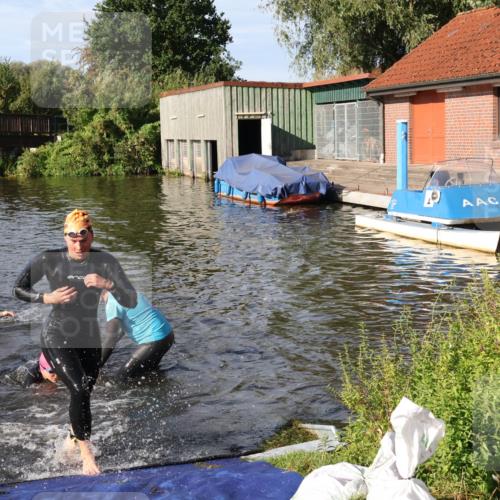 31.08.2025 - Elbe Triathlon Hamburg Luisa Fischer http://msf.ph/oto/8680824 31.08.2025 09:25:49 Schwimmen 774, 778, 849 meine-sportfotos.de