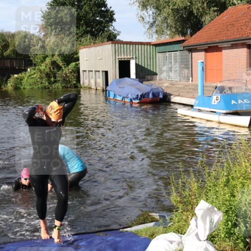 31.08.2025 - Elbe Triathlon Hamburg Luisa Fischer http://msf.ph/oto/8680827 31.08.2025 09:25:49 Schwimmen 774, 778, 849 meine-sportfotos.de