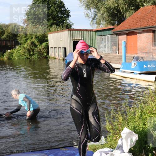 31.08.2025 - Elbe Triathlon Hamburg Luisa Fischer http://msf.ph/oto/8680838 31.08.2025 09:25:53 Schwimmen 774, 778, 849 meine-sportfotos.de