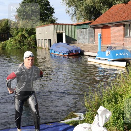 31.08.2025 - Elbe Triathlon Hamburg Luisa Fischer http://msf.ph/oto/8680844 31.08.2025 09:25:58 Schwimmen 774 meine-sportfotos.de