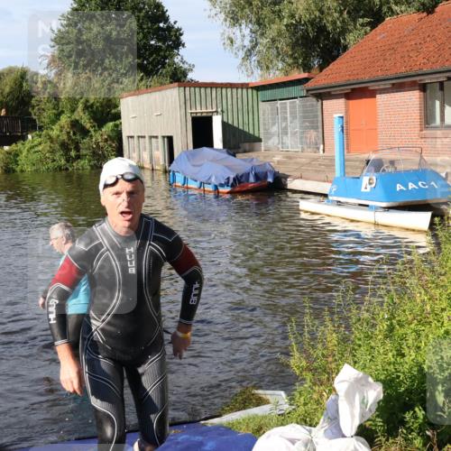 31.08.2025 - Elbe Triathlon Hamburg Luisa Fischer http://msf.ph/oto/8680847 31.08.2025 09:25:59 Schwimmen 774 meine-sportfotos.de