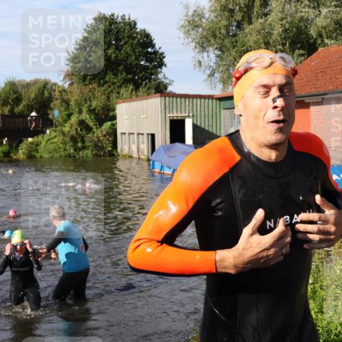 31.08.2025 - Elbe Triathlon Hamburg Luisa Fischer http://msf.ph/oto/8680860 31.08.2025 09:27:05 Schwimmen 687, 748, 922 meine-sportfotos.de