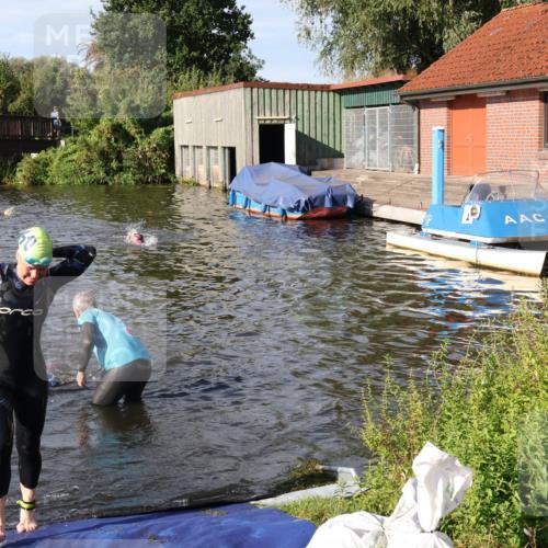 31.08.2025 - Elbe Triathlon Hamburg Luisa Fischer http://msf.ph/oto/8680864 31.08.2025 09:27:08 Schwimmen 687, 711, 748, 922 meine-sportfotos.de