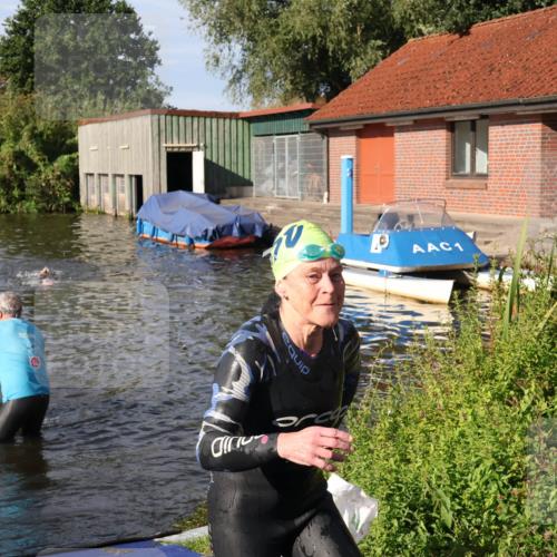 31.08.2025 - Elbe Triathlon Hamburg Luisa Fischer http://msf.ph/oto/8680875 31.08.2025 09:27:10 Schwimmen 687, 711, 922 meine-sportfotos.de