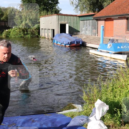 31.08.2025 - Elbe Triathlon Hamburg Luisa Fischer http://msf.ph/oto/8680882 31.08.2025 09:27:15 Schwimmen 681, 687, 711 meine-sportfotos.de