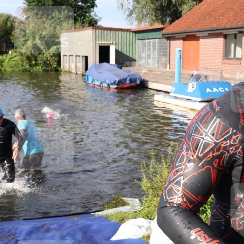 31.08.2025 - Elbe Triathlon Hamburg Luisa Fischer http://msf.ph/oto/8680888 31.08.2025 09:27:16 Schwimmen 681, 687, 711 meine-sportfotos.de