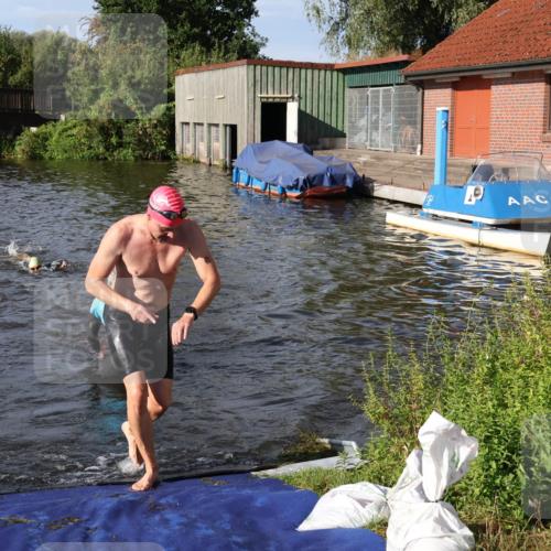 31.08.2025 - Elbe Triathlon Hamburg Luisa Fischer http://msf.ph/oto/8680902 31.08.2025 09:27:23 Schwimmen 679, 681, 854 meine-sportfotos.de