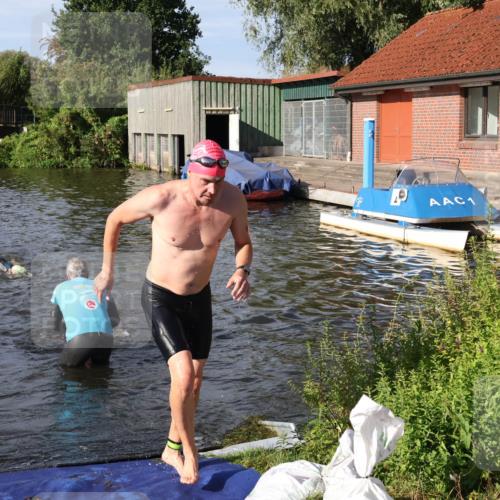 31.08.2025 - Elbe Triathlon Hamburg Luisa Fischer http://msf.ph/oto/8680905 31.08.2025 09:27:23 Schwimmen 679, 681, 854 meine-sportfotos.de
