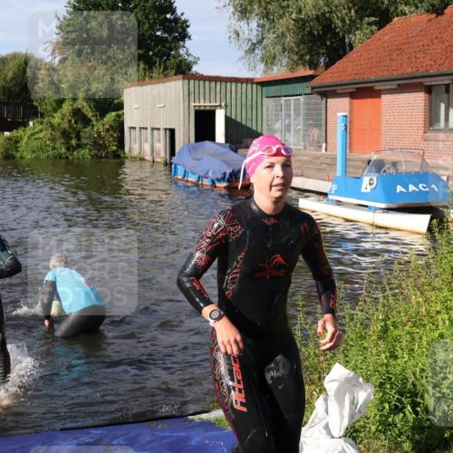 31.08.2025 - Elbe Triathlon Hamburg Luisa Fischer http://msf.ph/oto/8680919 31.08.2025 09:27:29 Schwimmen 679, 795, 854, 918 meine-sportfotos.de