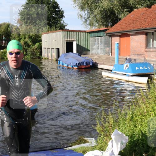 31.08.2025 - Elbe Triathlon Hamburg Luisa Fischer http://msf.ph/oto/8680926 31.08.2025 09:27:32 Schwimmen 679, 795, 854, 887, 918 meine-sportfotos.de