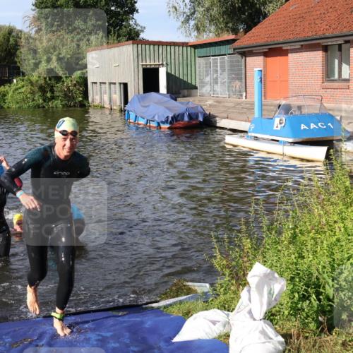 31.08.2025 - Elbe Triathlon Hamburg Luisa Fischer http://msf.ph/oto/8680934 31.08.2025 09:27:34 Schwimmen 679, 698, 795, 887, 918 meine-sportfotos.de