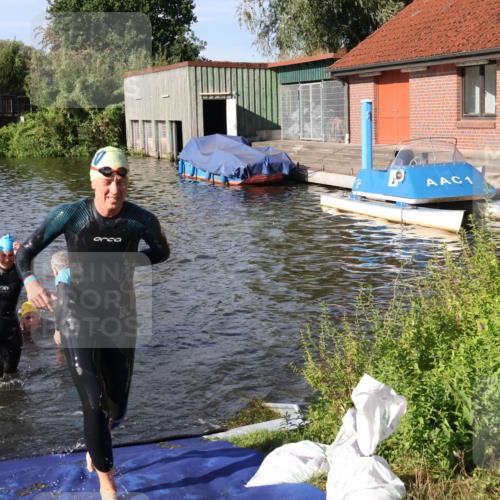 31.08.2025 - Elbe Triathlon Hamburg Luisa Fischer http://msf.ph/oto/8680936 31.08.2025 09:27:35 Schwimmen 679, 698, 785, 795, 887, 918 meine-sportfotos.de