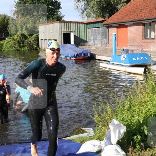 31.08.2025 - Elbe Triathlon Hamburg Luisa Fischer http://msf.ph/oto/8680937 31.08.2025 09:27:35 Schwimmen 679, 698, 785, 795, 887, 918 meine-sportfotos.de