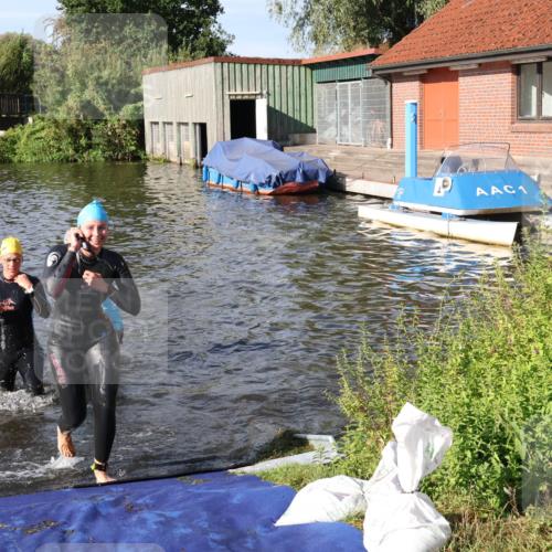 31.08.2025 - Elbe Triathlon Hamburg Luisa Fischer http://msf.ph/oto/8680944 31.08.2025 09:27:37 Schwimmen 698, 785, 795, 887, 918 meine-sportfotos.de