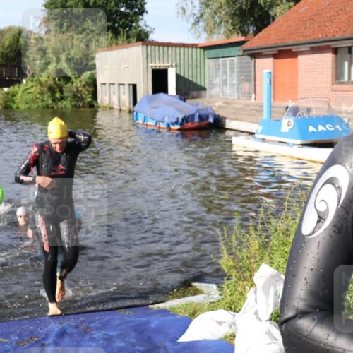 31.08.2025 - Elbe Triathlon Hamburg Luisa Fischer http://msf.ph/oto/8680957 31.08.2025 09:27:39 Schwimmen 698, 785, 795, 887, 895, 918 meine-sportfotos.de