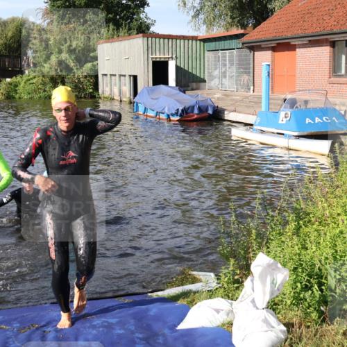 31.08.2025 - Elbe Triathlon Hamburg Luisa Fischer http://msf.ph/oto/8680963 31.08.2025 09:27:40 Schwimmen 698, 785, 795, 887, 895 meine-sportfotos.de