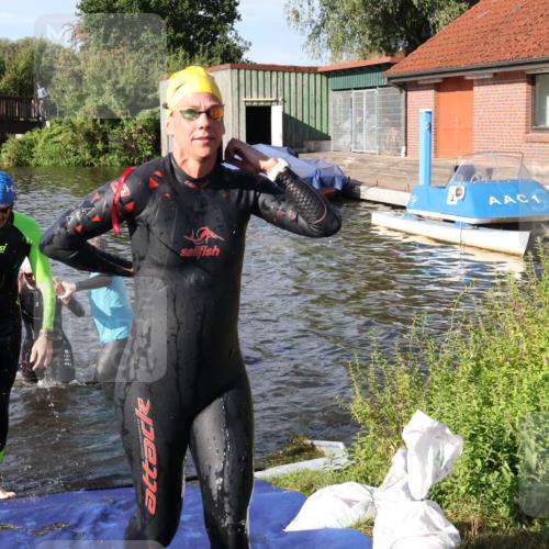 31.08.2025 - Elbe Triathlon Hamburg Luisa Fischer http://msf.ph/oto/8680967 31.08.2025 09:27:41 Schwimmen 698, 785, 795, 887, 895 meine-sportfotos.de