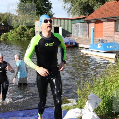 31.08.2025 - Elbe Triathlon Hamburg Luisa Fischer http://msf.ph/oto/8680976 31.08.2025 09:27:43 Schwimmen 698, 785, 887, 895 meine-sportfotos.de