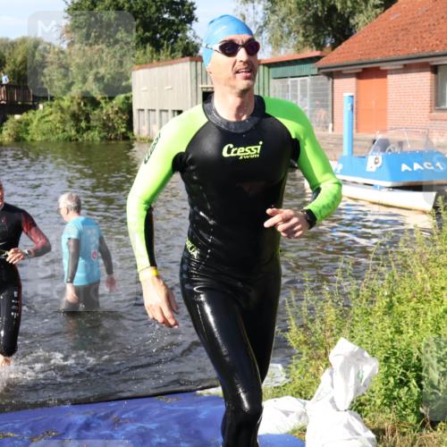 31.08.2025 - Elbe Triathlon Hamburg Luisa Fischer http://msf.ph/oto/8680978 31.08.2025 09:27:43 Schwimmen 698, 785, 887, 895 meine-sportfotos.de