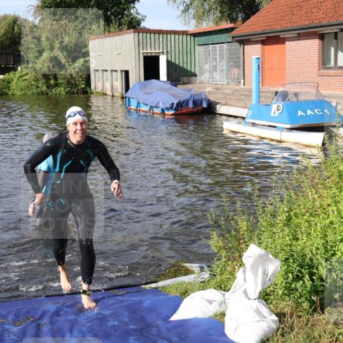 31.08.2025 - Elbe Triathlon Hamburg Luisa Fischer http://msf.ph/oto/8680982 31.08.2025 09:27:48 Schwimmen 785, 895 meine-sportfotos.de