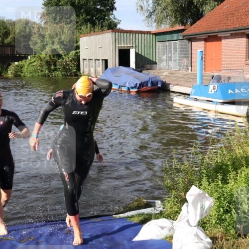 31.08.2025 - Elbe Triathlon Hamburg Luisa Fischer http://msf.ph/oto/8681016 31.08.2025 09:28:22 Schwimmen 788, 815 meine-sportfotos.de