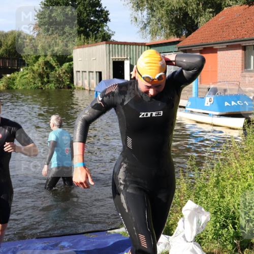 31.08.2025 - Elbe Triathlon Hamburg Luisa Fischer http://msf.ph/oto/8681019 31.08.2025 09:28:23 Schwimmen 788, 815 meine-sportfotos.de