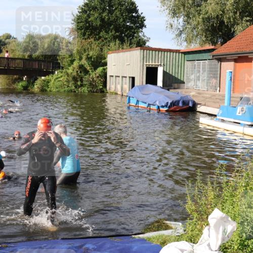 31.08.2025 - Elbe Triathlon Hamburg Luisa Fischer http://msf.ph/oto/8681025 31.08.2025 09:28:36 Schwimmen 692, 722, 771 meine-sportfotos.de