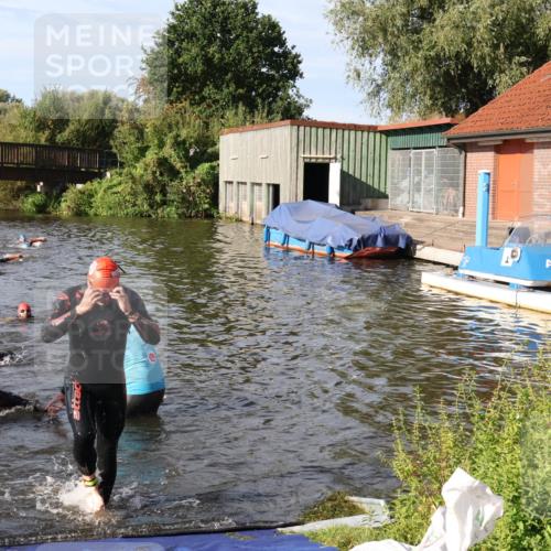 31.08.2025 - Elbe Triathlon Hamburg Luisa Fischer http://msf.ph/oto/8681026 31.08.2025 09:28:36 Schwimmen 692, 722, 771 meine-sportfotos.de