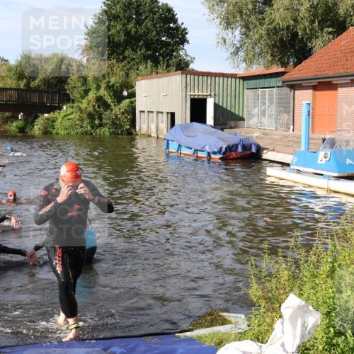 31.08.2025 - Elbe Triathlon Hamburg Luisa Fischer http://msf.ph/oto/8681028 31.08.2025 09:28:36 Schwimmen 692, 722, 771 meine-sportfotos.de