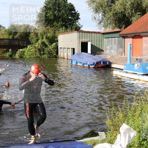 31.08.2025 - Elbe Triathlon Hamburg Luisa Fischer http://msf.ph/oto/8681030 31.08.2025 09:28:37 Schwimmen 692, 722, 771 meine-sportfotos.de