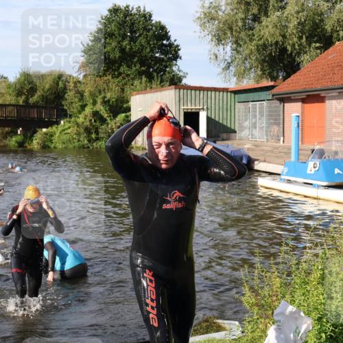 31.08.2025 - Elbe Triathlon Hamburg Luisa Fischer http://msf.ph/oto/8681040 31.08.2025 09:28:39 Schwimmen 692, 722, 771 meine-sportfotos.de