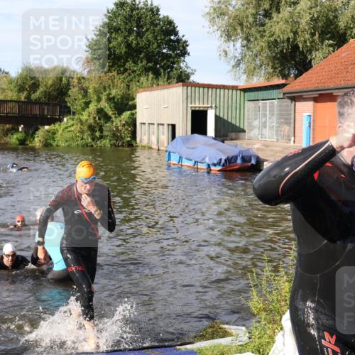 31.08.2025 - Elbe Triathlon Hamburg Luisa Fischer http://msf.ph/oto/8681045 31.08.2025 09:28:40 Schwimmen 692, 722, 771 meine-sportfotos.de