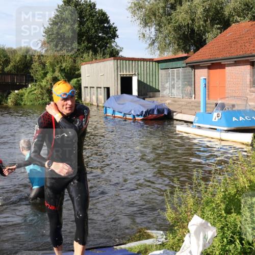 31.08.2025 - Elbe Triathlon Hamburg Luisa Fischer http://msf.ph/oto/8681052 31.08.2025 09:28:41 Schwimmen 692, 722, 771 meine-sportfotos.de