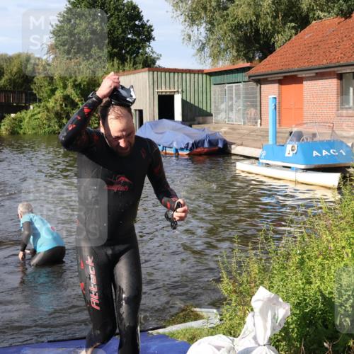 31.08.2025 - Elbe Triathlon Hamburg Luisa Fischer http://msf.ph/oto/8681061 31.08.2025 09:28:45 Schwimmen 591, 692, 722 meine-sportfotos.de