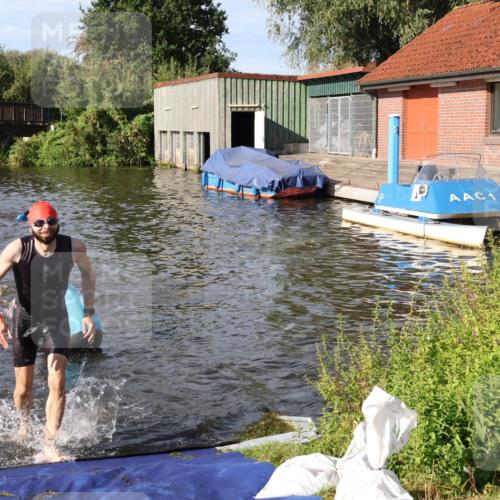 31.08.2025 - Elbe Triathlon Hamburg Luisa Fischer http://msf.ph/oto/8681066 31.08.2025 09:28:51 Schwimmen 591, 830, 848 meine-sportfotos.de