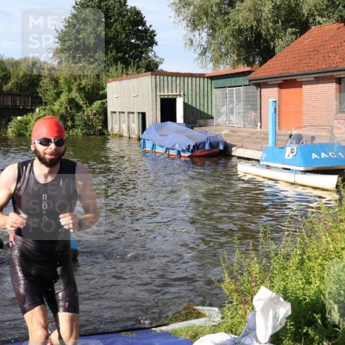 31.08.2025 - Elbe Triathlon Hamburg Luisa Fischer http://msf.ph/oto/8681073 31.08.2025 09:28:52 Schwimmen 591, 830, 848 meine-sportfotos.de