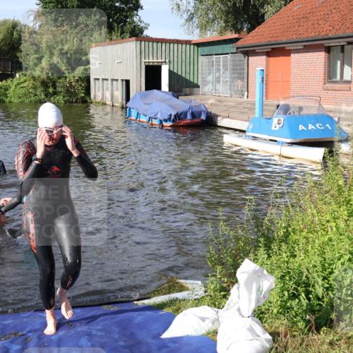 31.08.2025 - Elbe Triathlon Hamburg Luisa Fischer http://msf.ph/oto/8681091 31.08.2025 09:29:03 Schwimmen 732, 840, 851, 900 meine-sportfotos.de