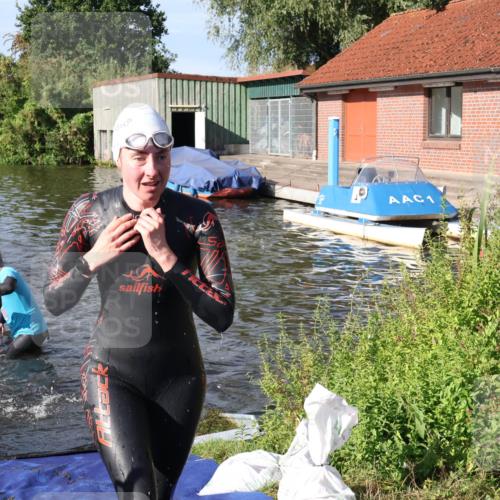 31.08.2025 - Elbe Triathlon Hamburg Luisa Fischer http://msf.ph/oto/8681096 31.08.2025 09:29:04 Schwimmen 732, 840, 851, 900 meine-sportfotos.de
