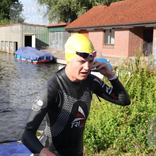 31.08.2025 - Elbe Triathlon Hamburg Luisa Fischer http://msf.ph/oto/8681115 31.08.2025 09:29:10 Schwimmen 732, 797, 835, 851, 900, 910 meine-sportfotos.de