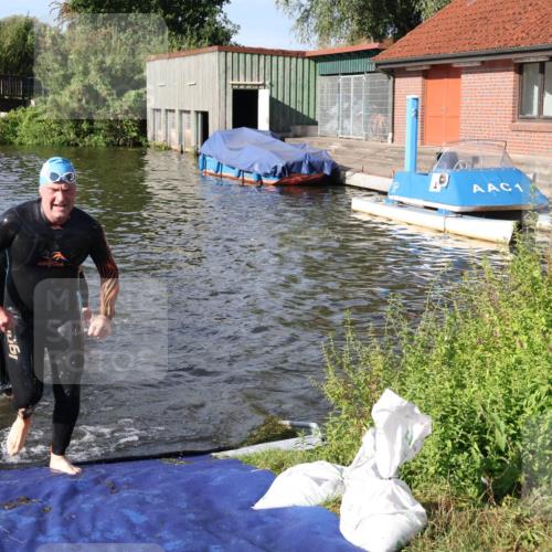 31.08.2025 - Elbe Triathlon Hamburg Luisa Fischer http://msf.ph/oto/8681116 31.08.2025 09:29:12 Schwimmen 732, 797, 835, 851, 910 meine-sportfotos.de