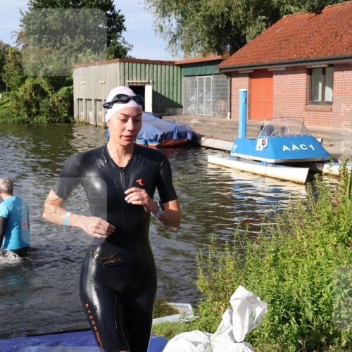 31.08.2025 - Elbe Triathlon Hamburg Luisa Fischer http://msf.ph/oto/8681144 31.08.2025 09:29:35 Schwimmen 805, 821, 853 meine-sportfotos.de