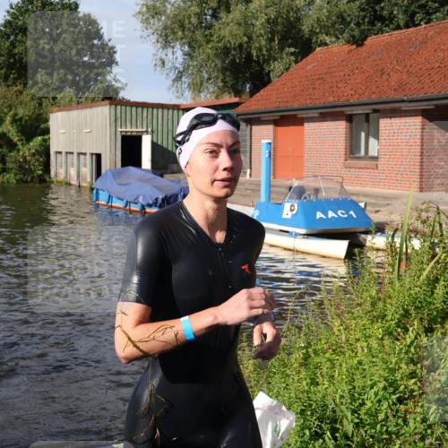 31.08.2025 - Elbe Triathlon Hamburg Luisa Fischer http://msf.ph/oto/8681146 31.08.2025 09:29:36 Schwimmen 805, 821, 853 meine-sportfotos.de