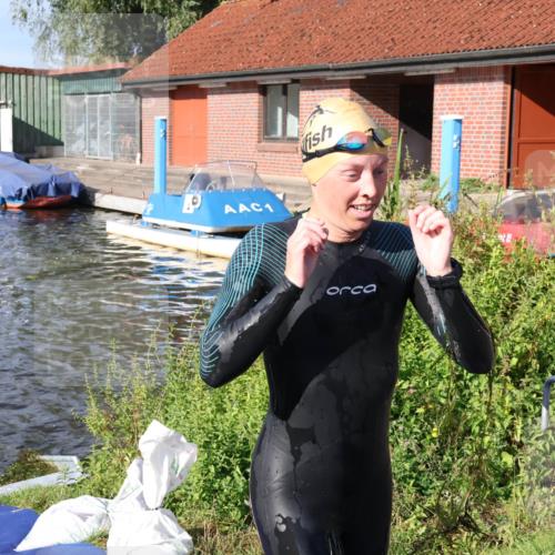 31.08.2025 - Elbe Triathlon Hamburg Luisa Fischer http://msf.ph/oto/8681150 31.08.2025 09:29:39 Schwimmen 805, 821, 853 meine-sportfotos.de