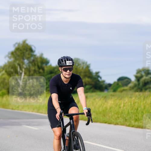 31.08.2025 - Elbe Triathlon Hamburg Michael Burmester http://msf.ph/oto/8681152 31.08.2025 10:54:57 Radfahren 1380, 1382, 1390, 1395 meine-sportfotos.de
