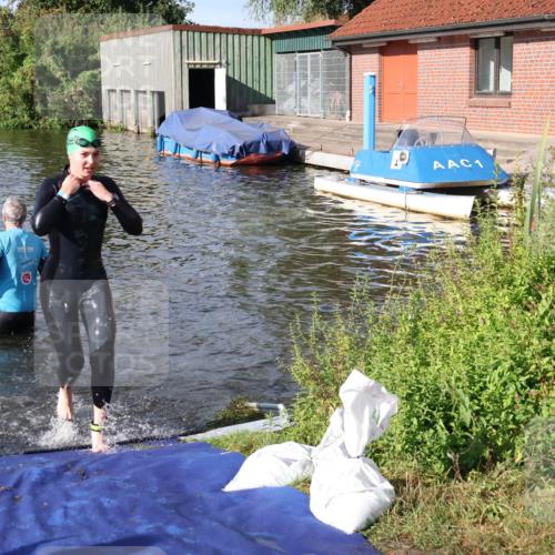 31.08.2025 - Elbe Triathlon Hamburg Luisa Fischer http://msf.ph/oto/8681154 31.08.2025 09:29:44 Schwimmen 853 meine-sportfotos.de