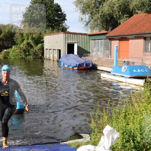 31.08.2025 - Elbe Triathlon Hamburg Luisa Fischer http://msf.ph/oto/8681170 31.08.2025 09:30:01 Schwimmen 665, 811, 888, 916 meine-sportfotos.de