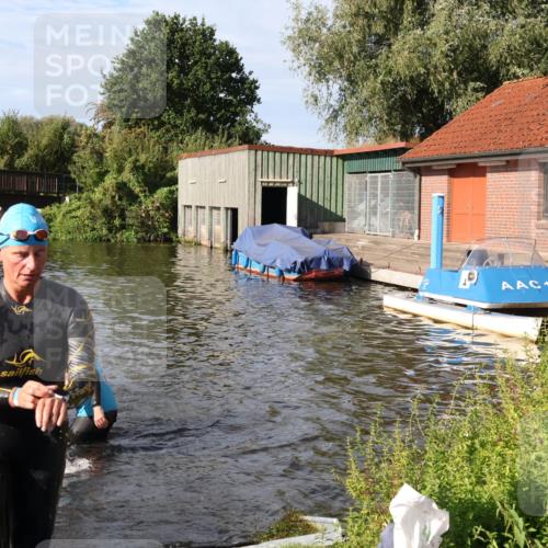 31.08.2025 - Elbe Triathlon Hamburg Luisa Fischer http://msf.ph/oto/8681179 31.08.2025 09:30:03 Schwimmen 665, 811, 888, 916 meine-sportfotos.de