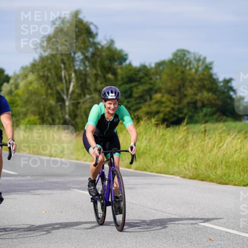 31.08.2025 - Elbe Triathlon Hamburg Michael Burmester http://msf.ph/oto/8681182 31.08.2025 10:55:10 Radfahren 1201, 1371, 1410, 1421, 1484 meine-sportfotos.de
