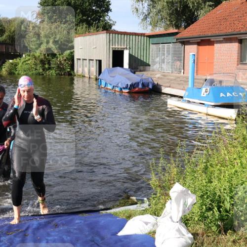 31.08.2025 - Elbe Triathlon Hamburg Luisa Fischer http://msf.ph/oto/8681185 31.08.2025 09:30:06 Schwimmen 665, 760, 811, 888, 916 meine-sportfotos.de